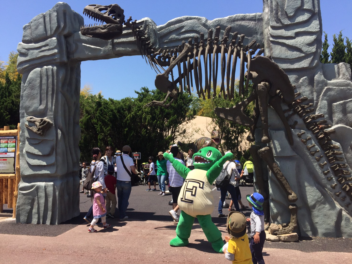 ゴールデンウイークは、みろくの里でキャラクターショー開催！仮面ライダーやプリキュアなど人気のヒーロー・ヒロインが大集合！